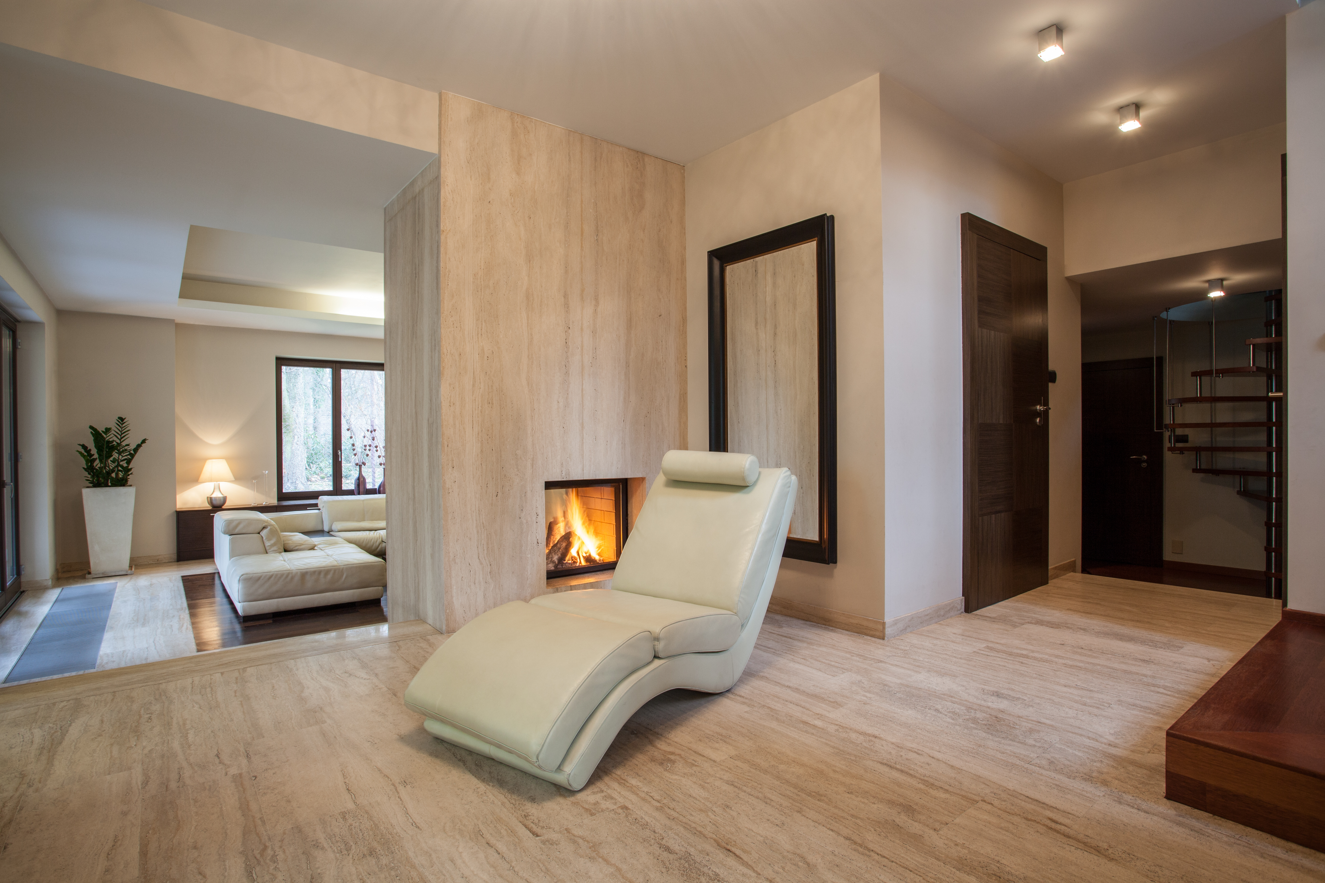 travertine house hallway 2024 10 18 09 42 49 utc Salon and Spa Cleaning